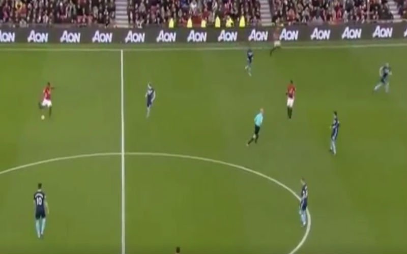 Engeland kijkt verbijsterd naar deze borstcontrole van Fellaini na heerlijke pass van Pogba (Video)