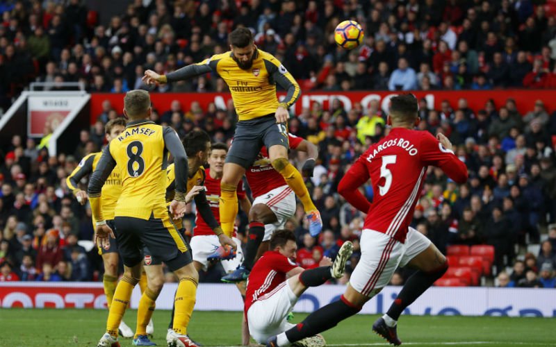 Giroud redt Arsenal bij Man United