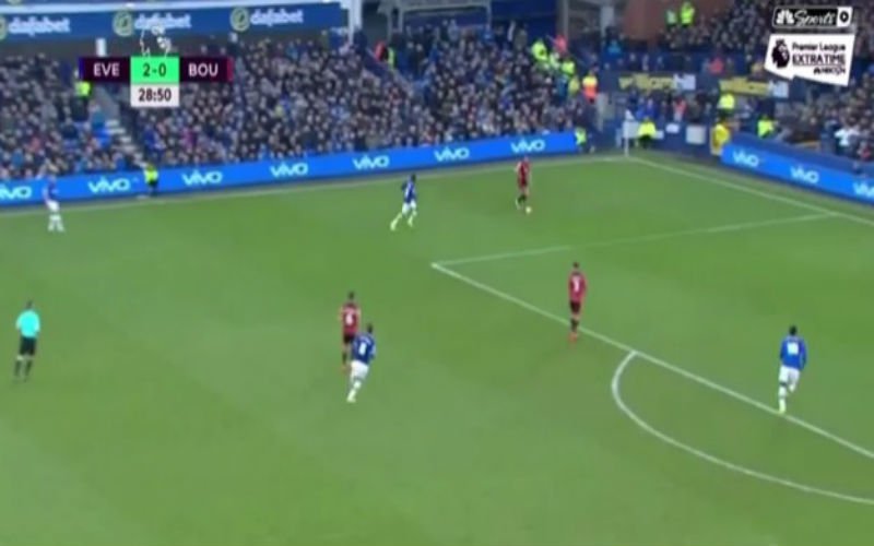 Romelu Lukaku krijgt tweede doelpunt in cadeauverpakking (Video)