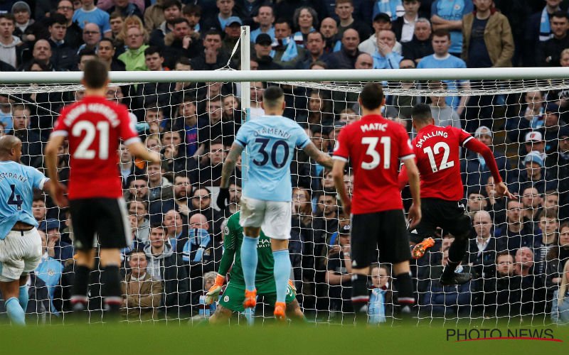 Géén titel! City geeft alles weg tegen Man U (Video)