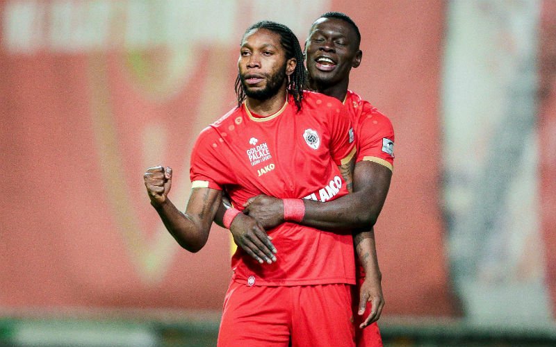 Mbokani loodst Antwerp met hattrick naar zege, Essevee geeft het weg