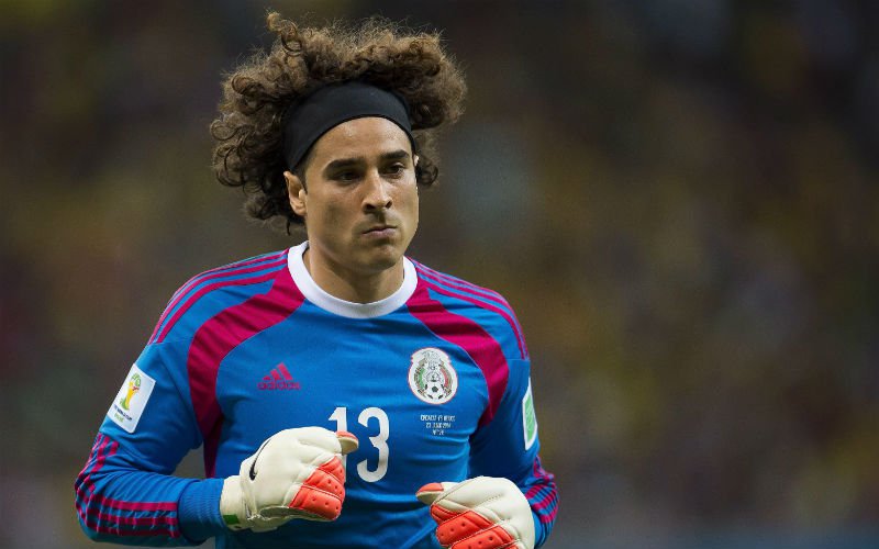 Ochoa wees dit schitterend aanbod af voor Standard