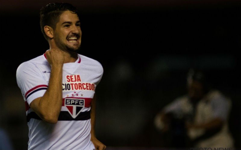 Zalige speler! Pato scoort wereldgoal (Video)