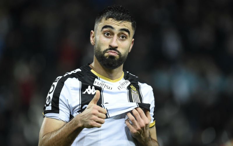 Kaveh Rezaei speelt alles kapot: 