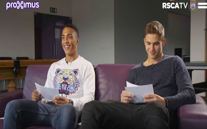 Anderlecht-spelers lezen hilarische fanmail voor (Video)